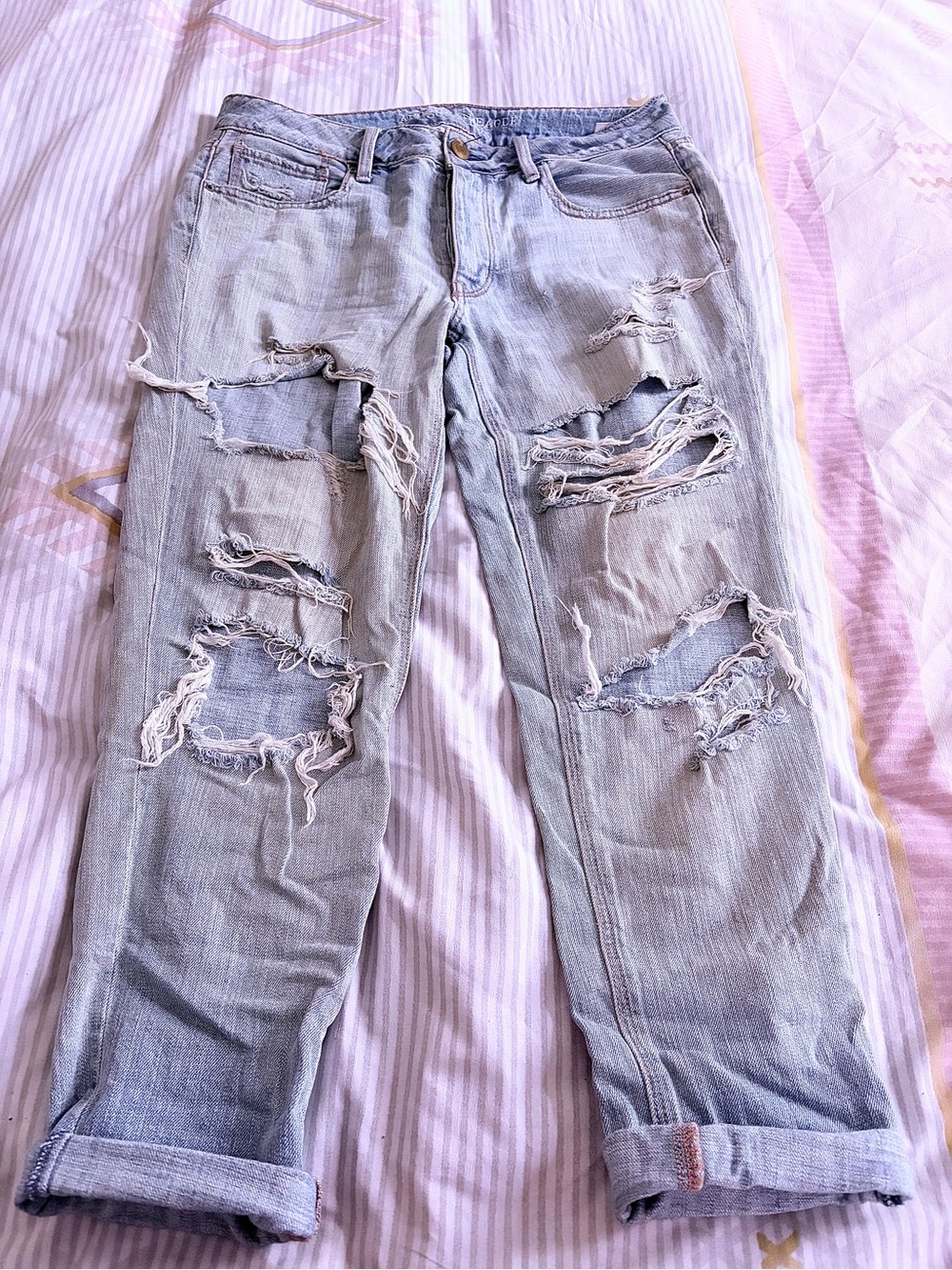 American Eagle Outfitters Light Blue Distressed Boyfriend Jeans